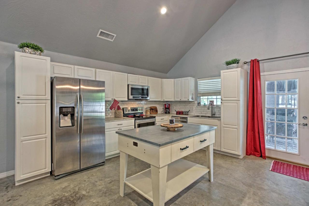 Modern Retreat With Gas Grill - Walk To Lake Texoma! Kingston Kültér fotó
