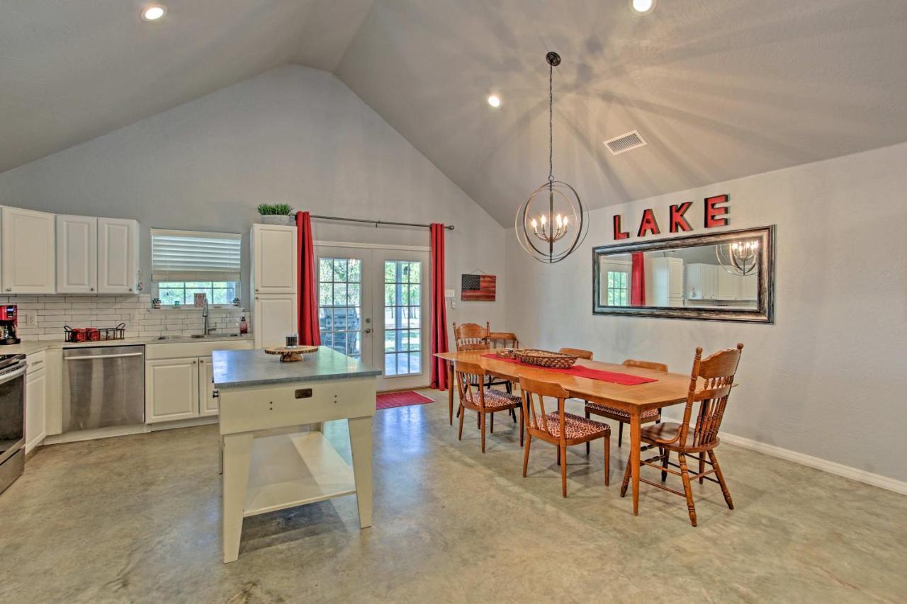 Modern Retreat With Gas Grill - Walk To Lake Texoma! Kingston Kültér fotó