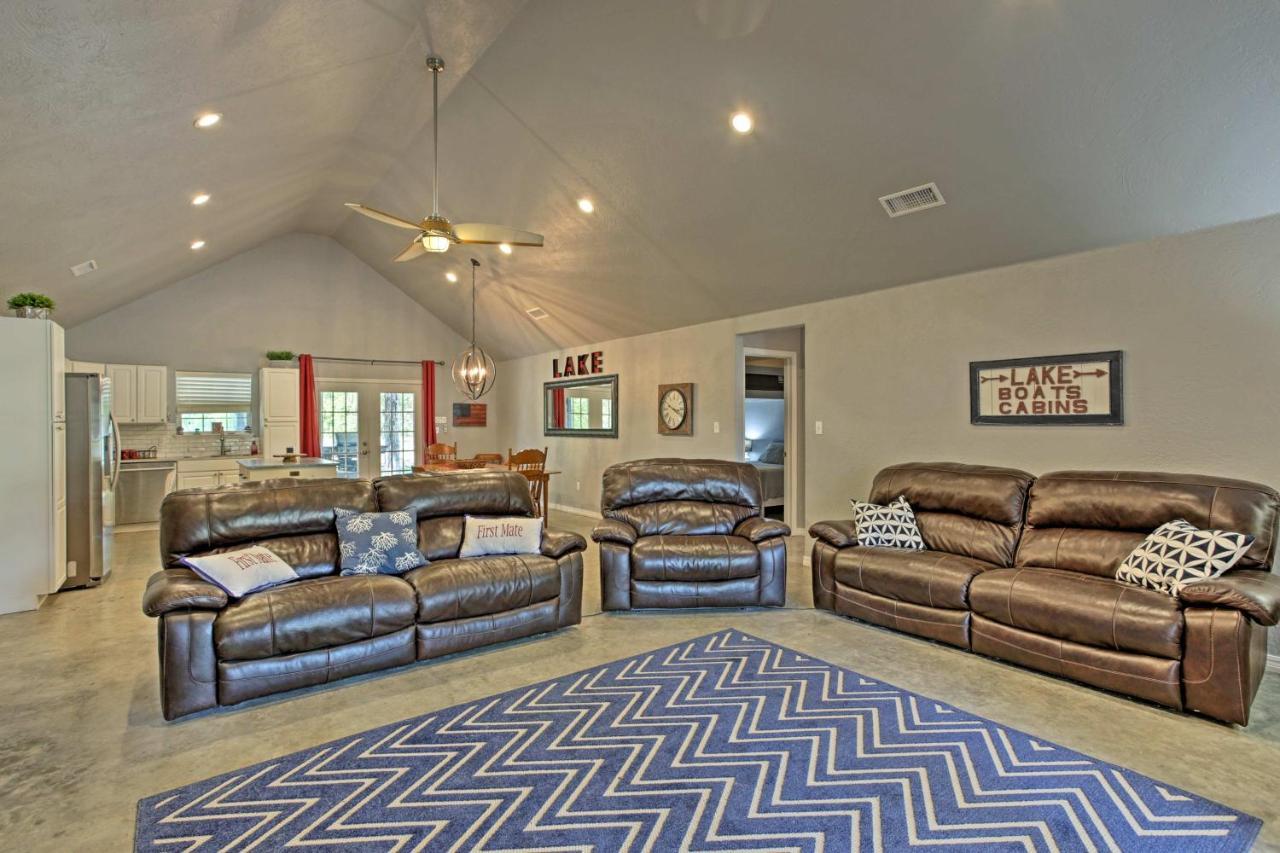 Modern Retreat With Gas Grill - Walk To Lake Texoma! Kingston Kültér fotó