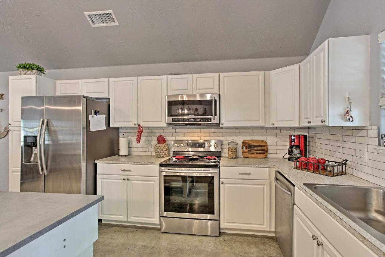 Modern Retreat With Gas Grill - Walk To Lake Texoma! Kingston Kültér fotó